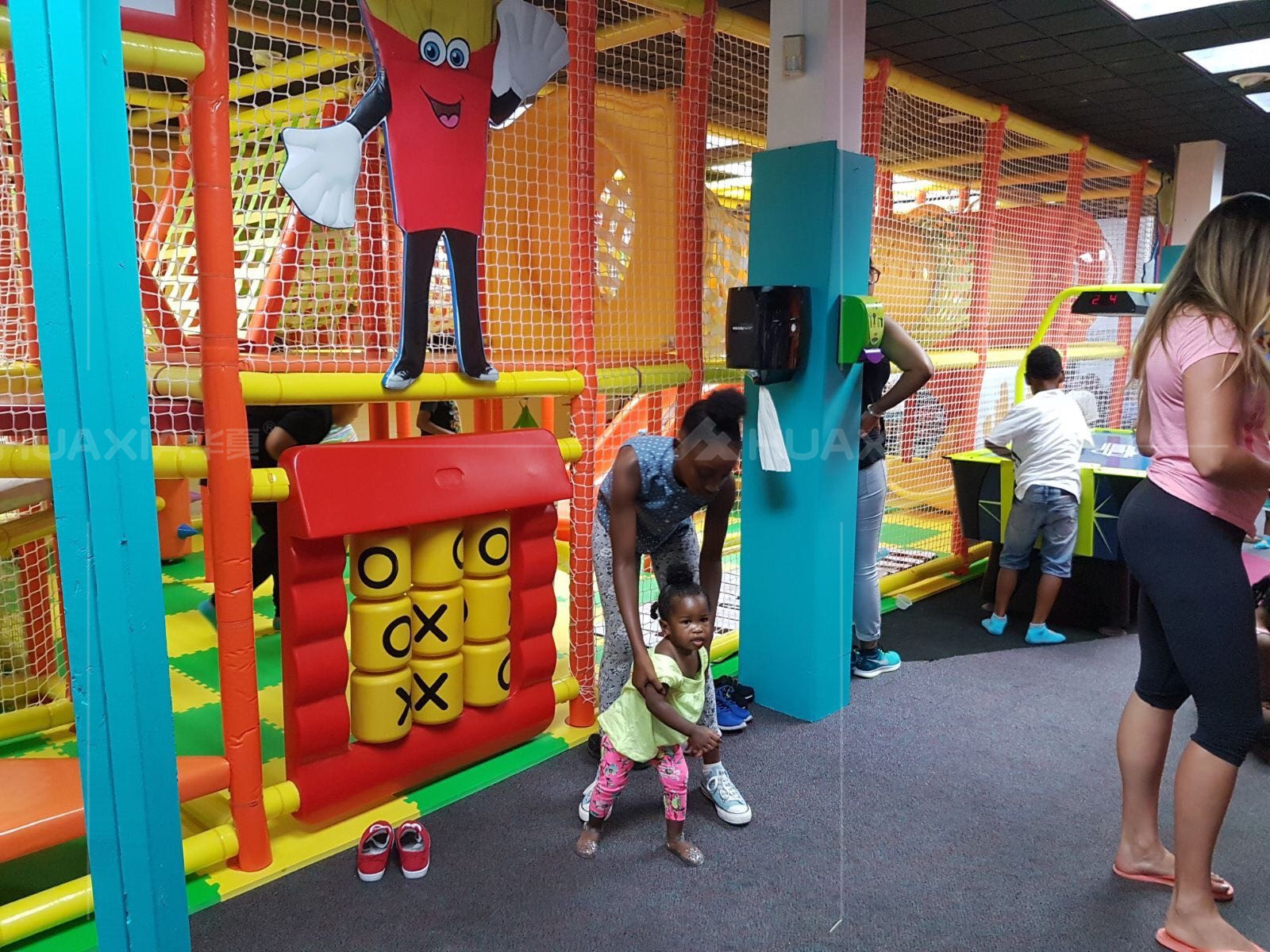 ملعب داخلي ناعم ناجح في برمودا