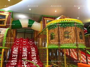 ملعب داخلي من سلسلة Jungle تم تركيبه في ماليزيا