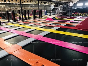 حديقة ترامبولين كبيرة تم تركيبها في مدينة ديتشو بمقاطعة شاندونغ