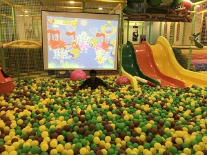 حالة حقيقية لملعب داخلي صغير في بنغلاديش