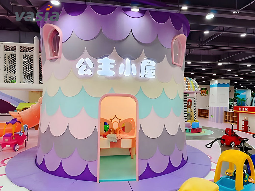 ملعب داخلي z0033