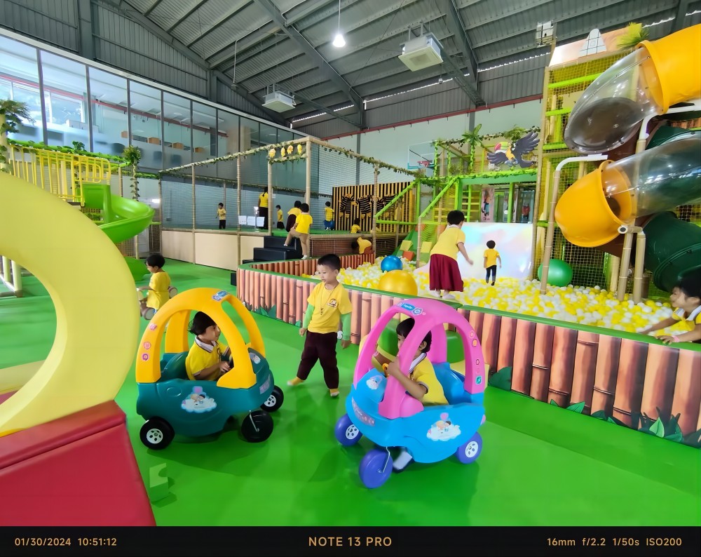 ملعب داخلي W0057