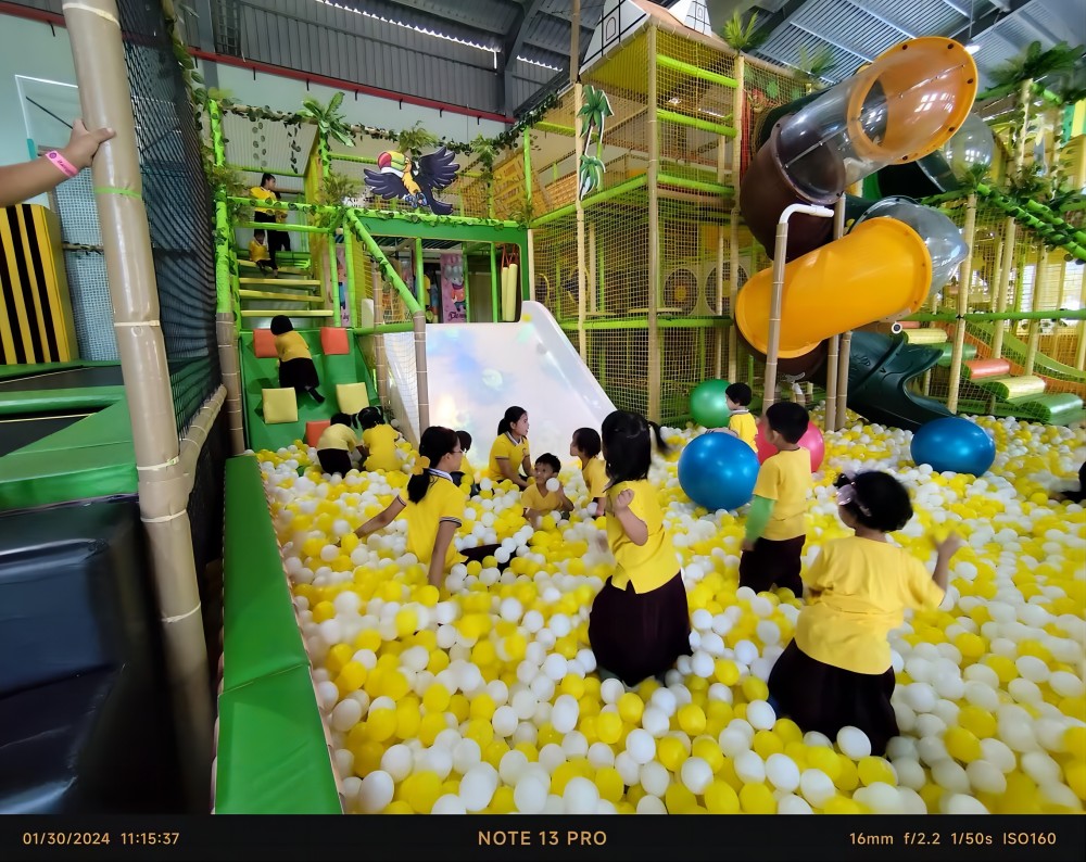 ملعب داخلي W0055